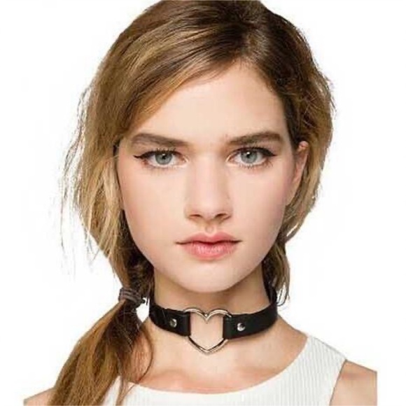Punk Gothic Vegan Leather Choker with Heart Ring - Picture 2 of 16